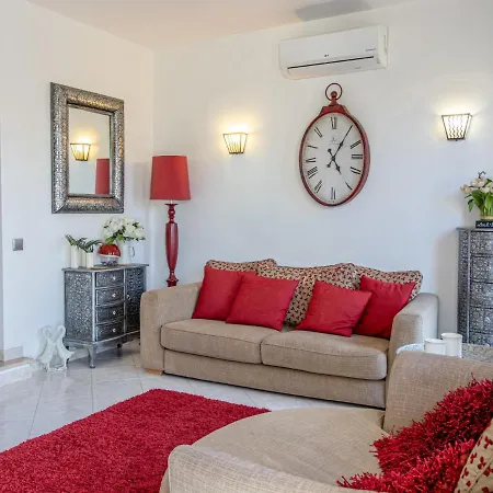 Beautiful Two Bedroom In The Old Village Appartement