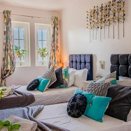 Beautiful Two Bedroom In The Old Village Appartement