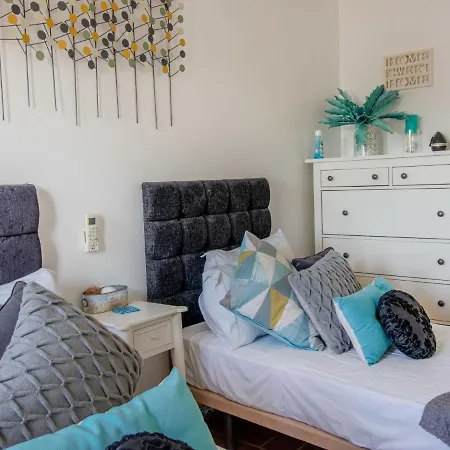 Beautiful Two Bedroom In The Old Village Lejlighed *