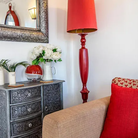 Beautiful Two Bedroom In The Old Village Lejlighed
