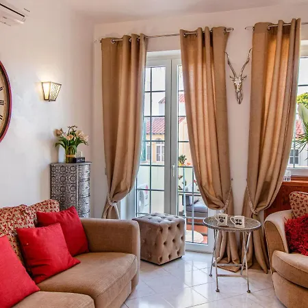 Beautiful Two Bedroom In The Old Village Lejlighed *